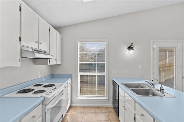 121 Woodleigh Rd, Dothan, AL 36305