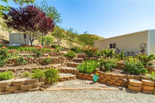 9251 Elizabeth Lake, Leona Valley, CA 93551