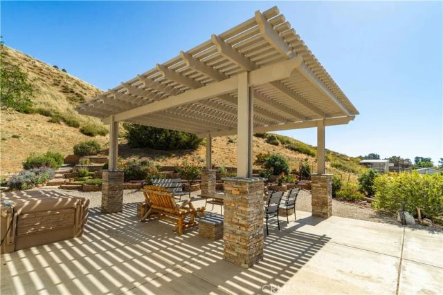 9251 Elizabeth Lake, Leona Valley, CA 93551