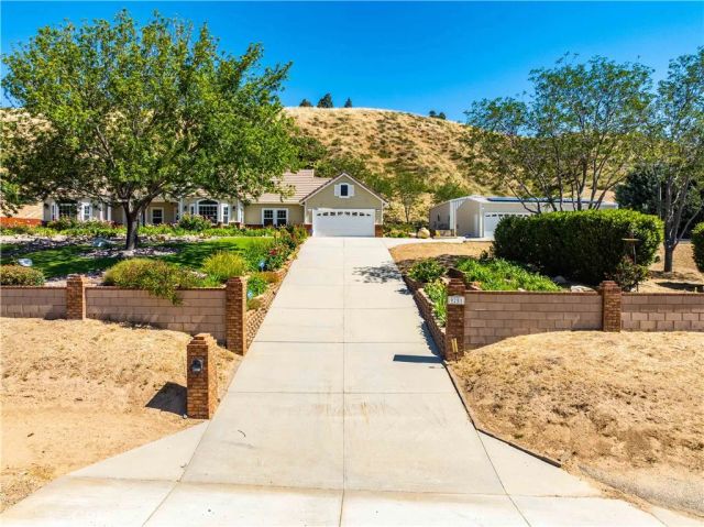 9251 Elizabeth Lake, Leona Valley, CA 93551