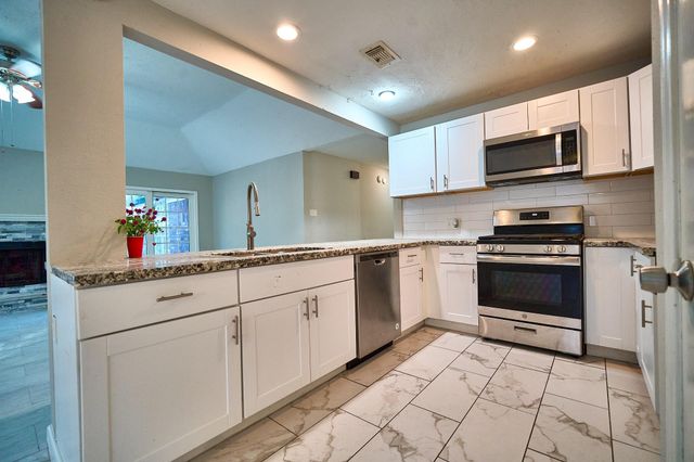 2314 Pebbledowne Circle, Sugar Land, TX 77478