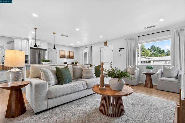 1891 Gilly Ln, Concord, CA 94518