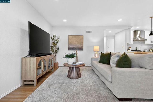 1891 Gilly Ln, Concord, CA 94518