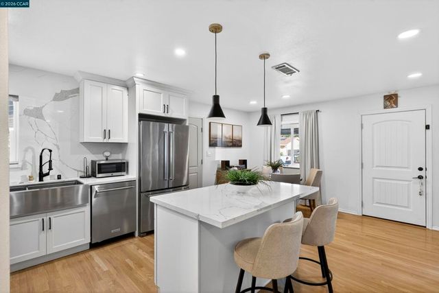 1891 Gilly Ln, Concord, CA 94518