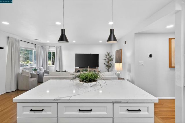 1891 Gilly Ln, Concord, CA 94518