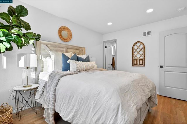 1891 Gilly Ln, Concord, CA 94518