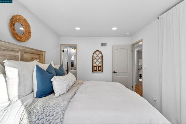 1891 Gilly Ln, Concord, CA 94518