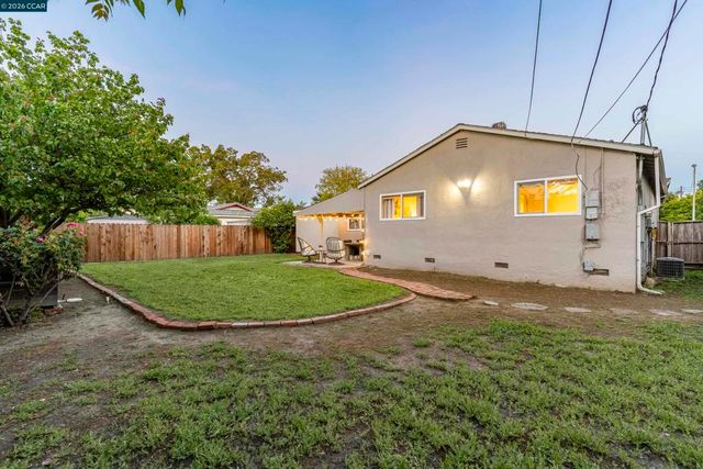 1891 Gilly Ln, Concord, CA 94518