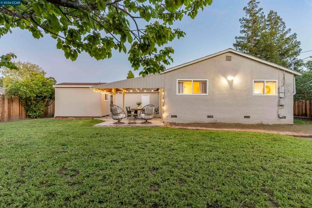 1891 Gilly Ln, Concord, CA 94518