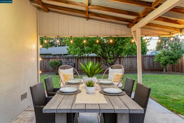 1891 Gilly Ln, Concord, CA 94518