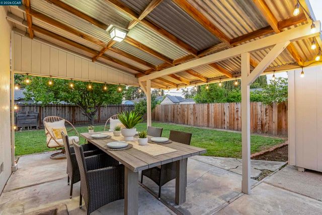 1891 Gilly Ln, Concord, CA 94518