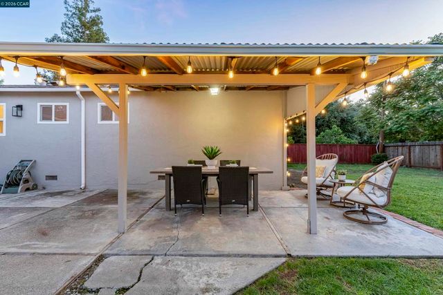 1891 Gilly Ln, Concord, CA 94518