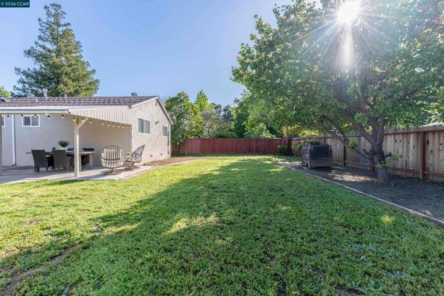 1891 Gilly Ln, Concord, CA 94518