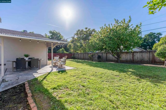 1891 Gilly Ln, Concord, CA 94518