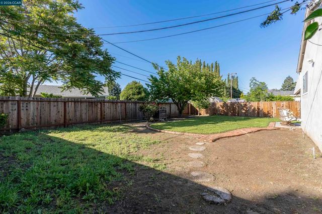 1891 Gilly Ln, Concord, CA 94518