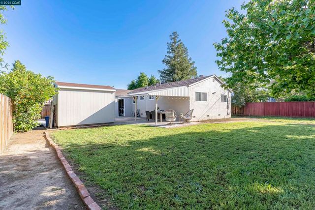 1891 Gilly Ln, Concord, CA 94518