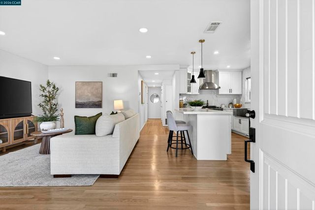 1891 Gilly Ln, Concord, CA 94518