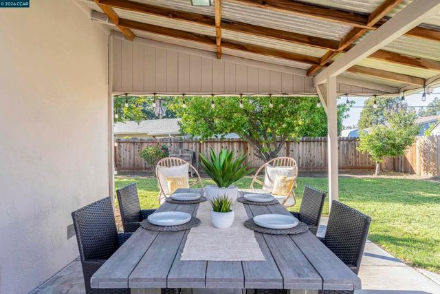 1891 Gilly Ln, Concord, CA 94518