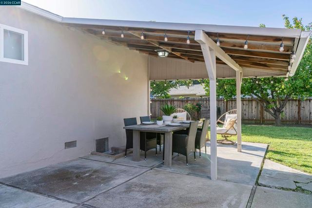 1891 Gilly Ln, Concord, CA 94518