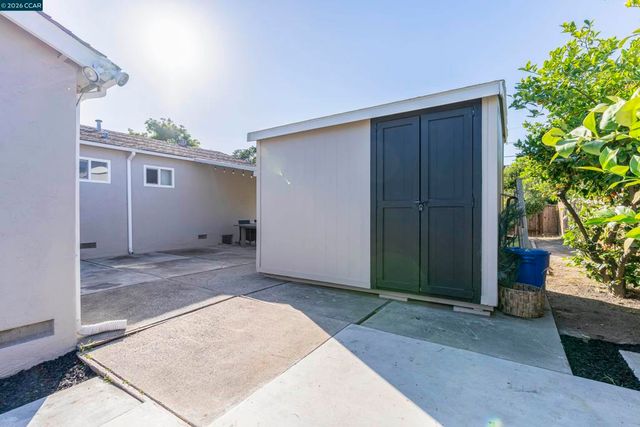 1891 Gilly Ln, Concord, CA 94518