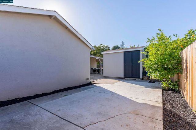 1891 Gilly Ln, Concord, CA 94518