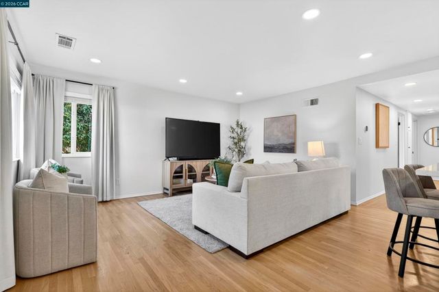 1891 Gilly Ln, Concord, CA 94518
