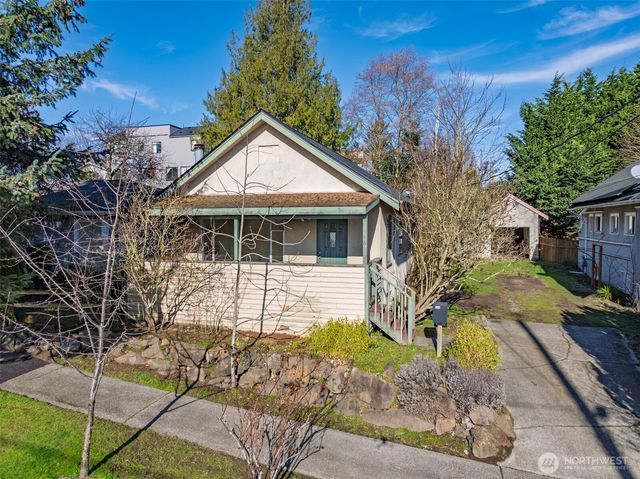 946 N 86th Street, Seattle, WA 98103