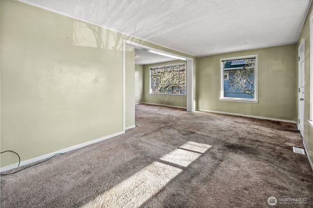 946 N 86th Street, Seattle, WA 98103