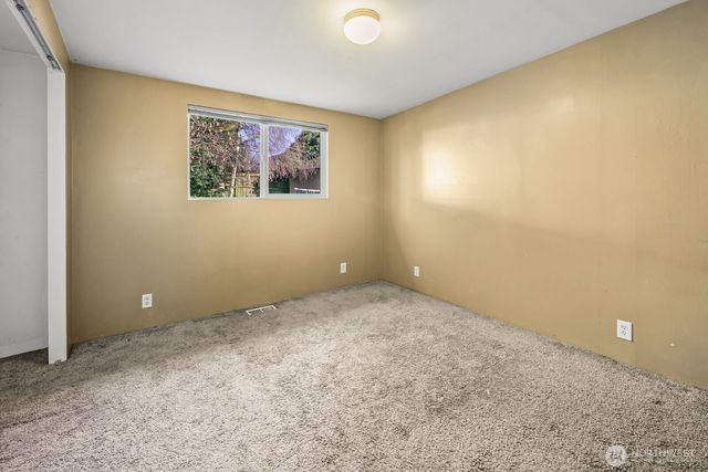 946 N 86th Street, Seattle, WA 98103