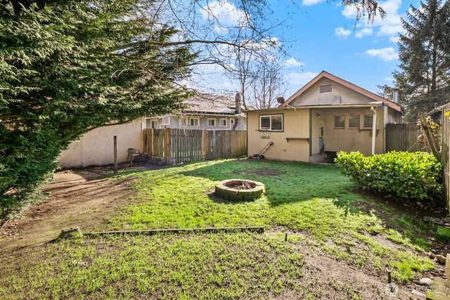 946 N 86th Street, Seattle, WA 98103