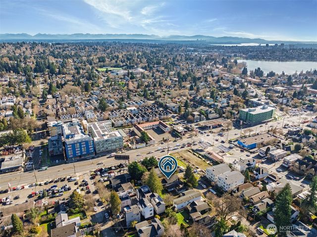 946 N 86th Street, Seattle, WA 98103