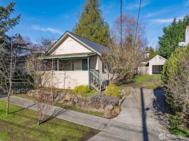 946 N 86th Street, Seattle, WA 98103