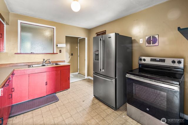 946 N 86th Street, Seattle, WA 98103