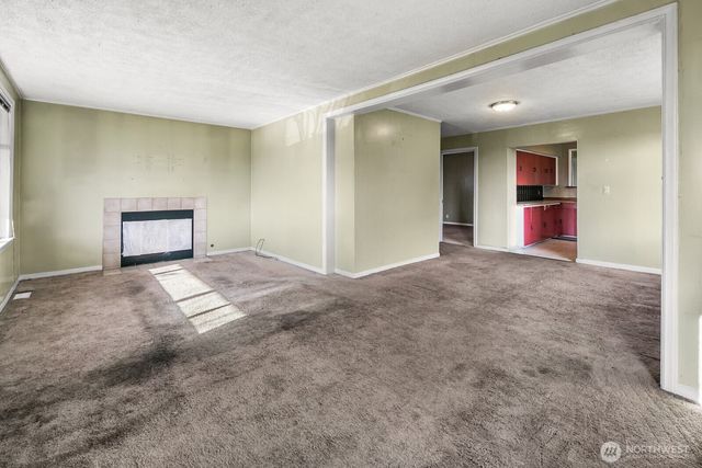 946 N 86th Street, Seattle, WA 98103