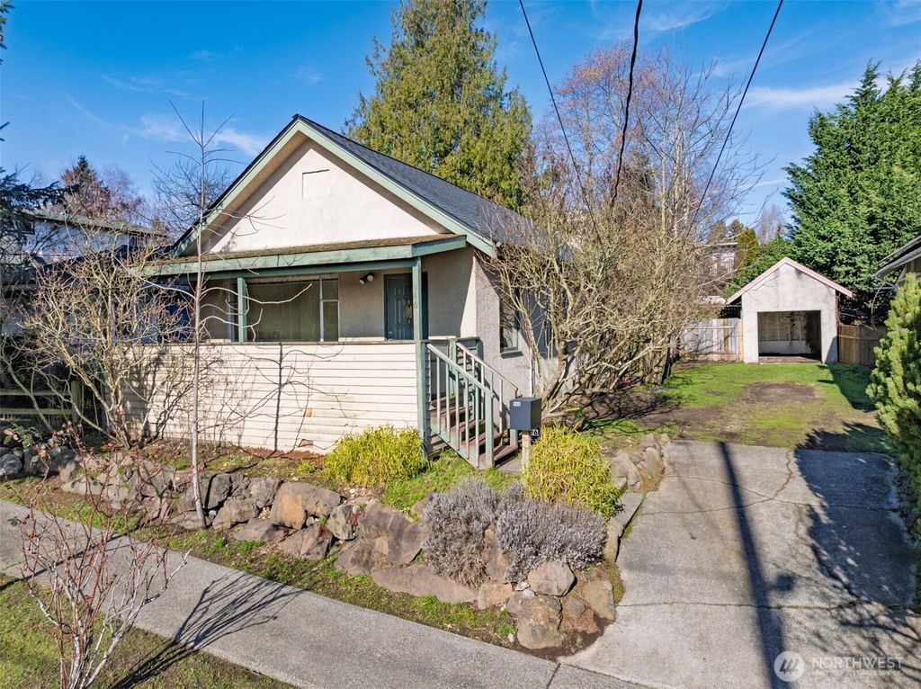 946 N 86th Street, Seattle, WA 98103