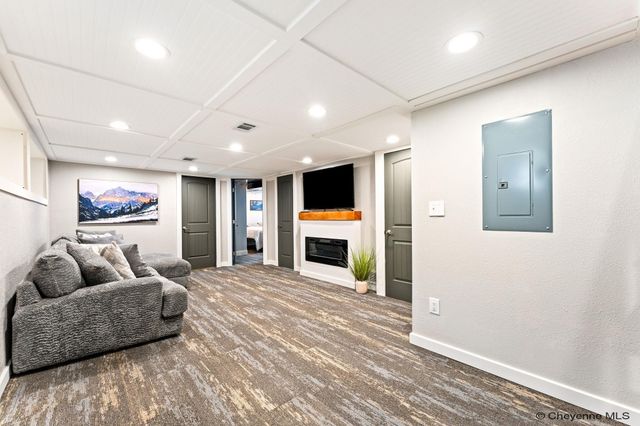 216 W 3RD AVE, Cheyenne, WY 82001