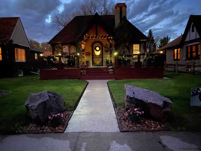 216 W 3RD AVE, Cheyenne, WY 82001