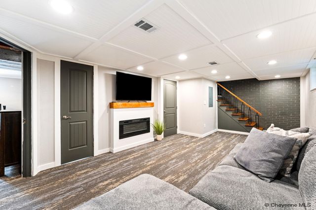 216 W 3RD AVE, Cheyenne, WY 82001