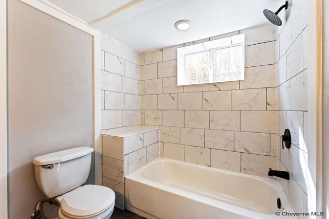 216 W 3RD AVE, Cheyenne, WY 82001