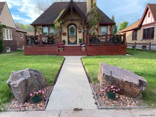 216 W 3RD AVE, Cheyenne, WY 82001