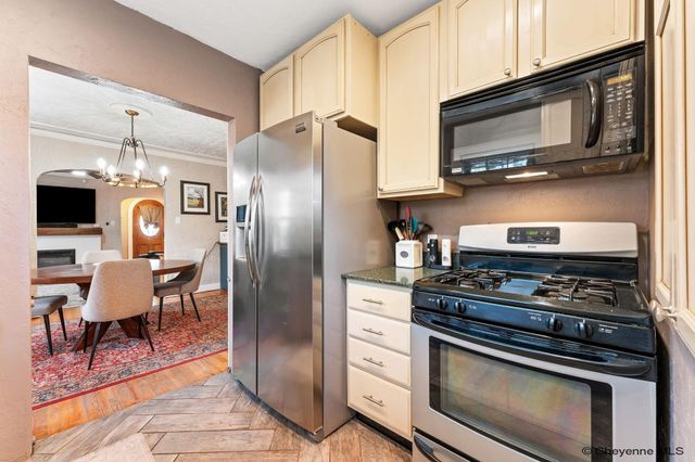 216 W 3RD AVE, Cheyenne, WY 82001
