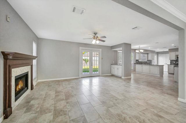 811 Island Meadow Court, Houston, TX 77062