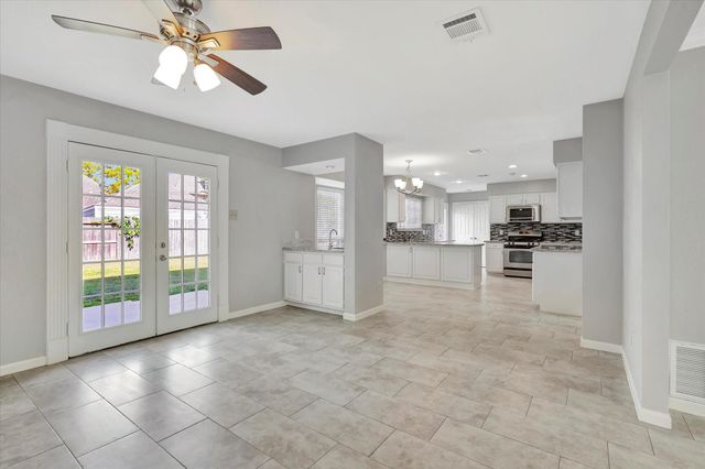 811 Island Meadow Court, Houston, TX 77062