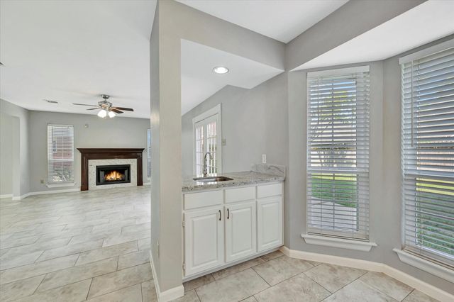 811 Island Meadow Court, Houston, TX 77062