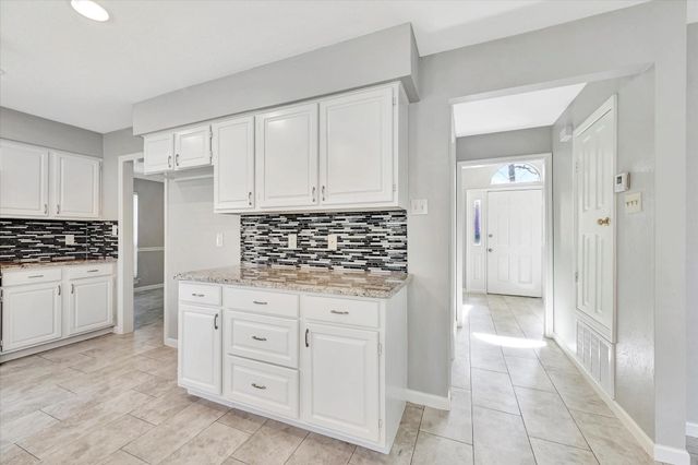 811 Island Meadow Court, Houston, TX 77062