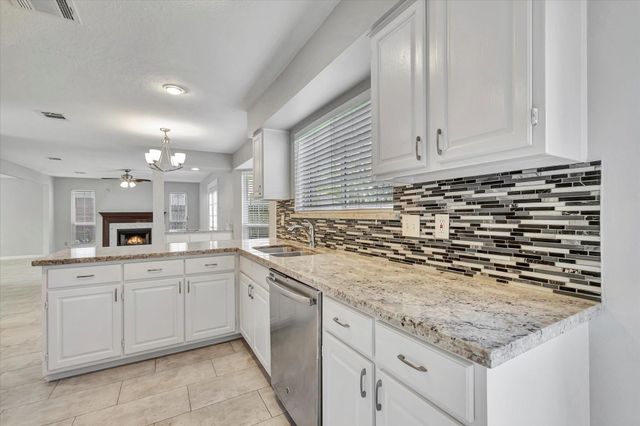 811 Island Meadow Court, Houston, TX 77062