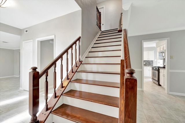 811 Island Meadow Court, Houston, TX 77062