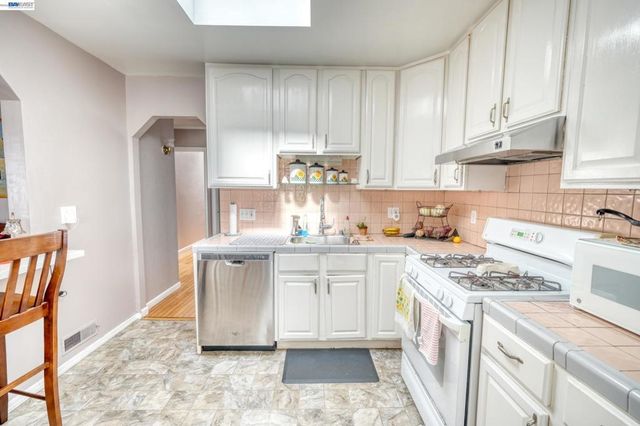 150 Cambridge St, San Francisco, CA 94134