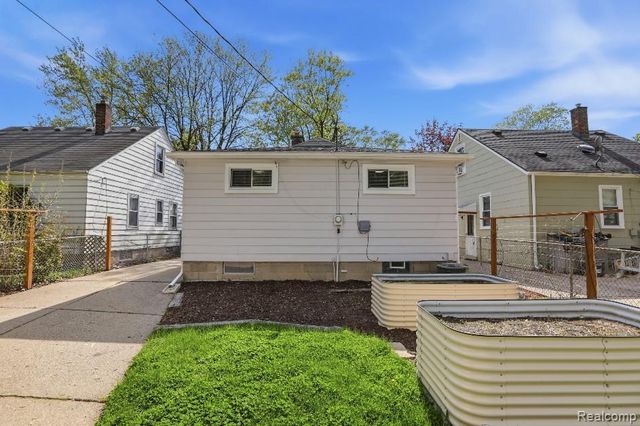 15534 Dixie, Redford, MI 48239