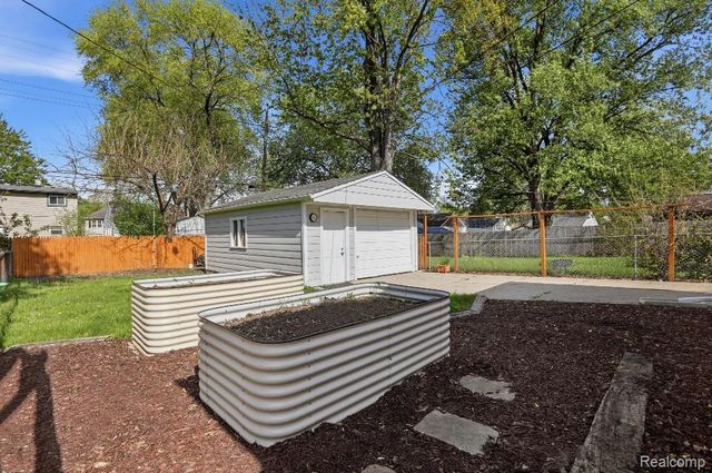 15534 Dixie, Redford, MI 48239